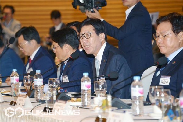 ​남부권 성장거점 구축, 영호남 시도지사 -국회의원 상생협력 회의 모습/제공=부산시​