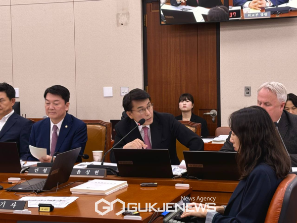 사진=외교통일위원회 국정감사 1 일차 , 윤상현의원 외교부 대상 질의