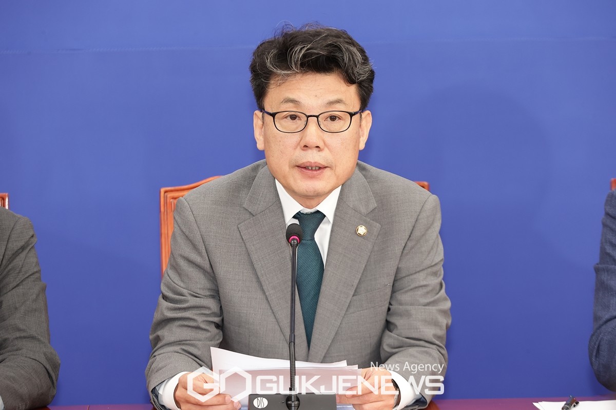 발언하는 진성준