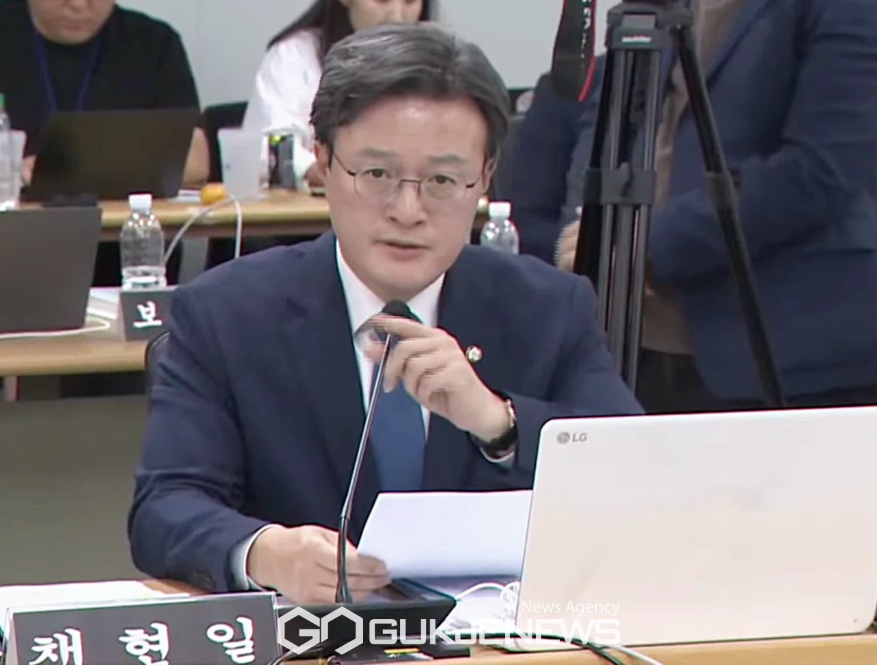 ▲채현일 더불어민주당 의원은 14일 국회 행정안전위원회의 경기도청 국정감사에서 대북전단과 관련 경기도의 소극적 도정을 지적하고 있다./국회방송