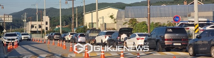 제21회 서산해미읍성축제장 주변의 불법 주정차 모습(사진/백승일 기자)