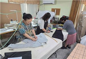 지난 19일, 부산 동구 부산패션비즈스퀘어에서 '1019 전국 수선의 날' 행사 모습/제공=부산테크노파크