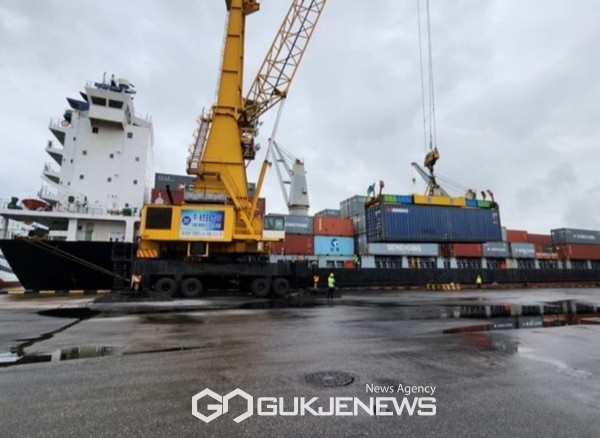 동해항 컨테이너 화물 하역 자료/국제뉴스db
