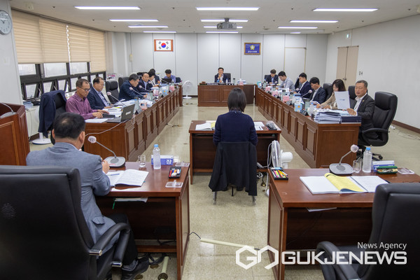▲ 군산시의회 경제건설위원회/ 사진=군산 시의회제공