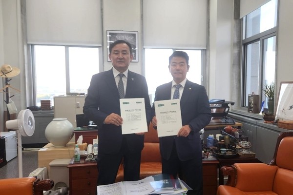 이병노 군수가 예산결산특별위원회의 박정 위원장과 지역구 의원 이개호 의원을 비롯한 여야 국회의원들에게 담양군 주요 현안 사업에 대한 국비 지원을 요청했다. ⓒ 담양군