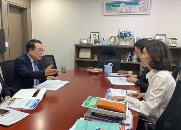 정헌율 익산시장, 국가예산 확보 발품행정 구슬땀=강경숙 의원(사진=익산시 제공)