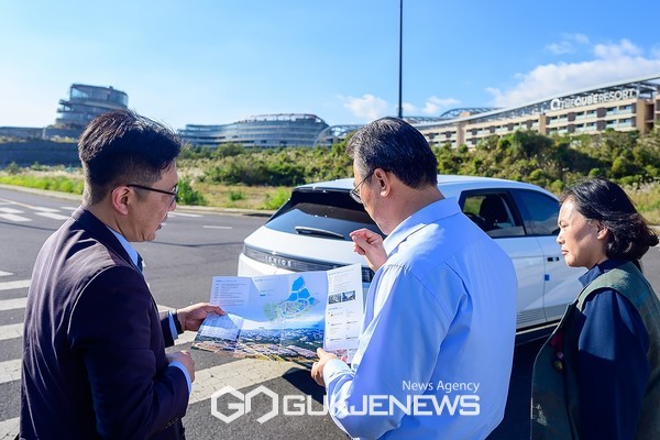 =오순문 서귀포시장은 지난 11일 제주헬스케어타운을 찾아 제주국제 자유도시개발센터(이사장 양영철, 이하 JDC) 관계자와 문제해결 및 향후 발전 방향에 대해 논의했다.[사진=서귀포시청]