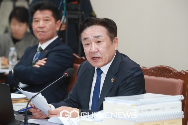 제주도의회 양경호 의원은 논란이 많은 환경보전분담금 관련 예산에 대해 올해도 모두 집행하지 못했는데 내년에 재편하는 것은 적절하지 못하다"고 지적했다.[사진=제주도의회]