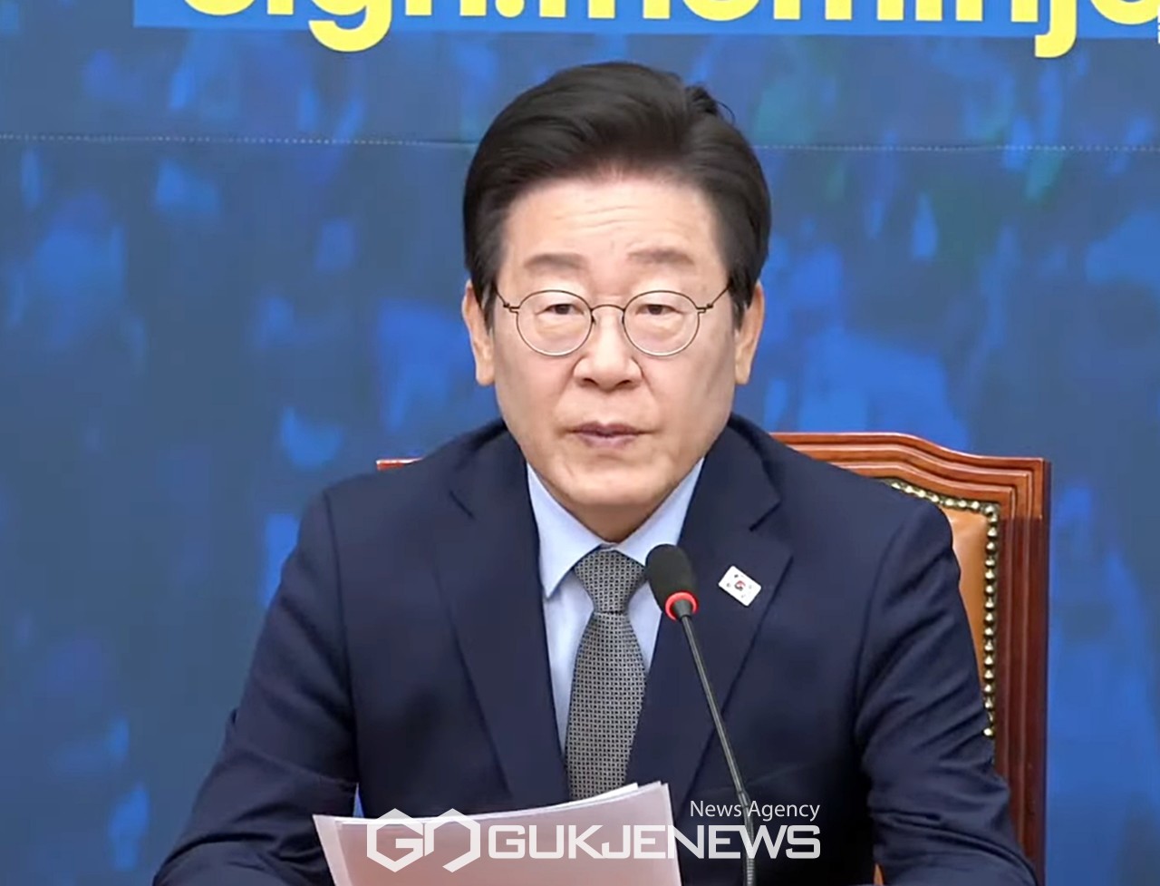 ▲이재명 더불어민주당 대표는 20일 오전 국회에서 열린 최고위원회의에서 외교 안보가 경제 민생과 별개 아닌 만큼 기민하고 유연한 자세로 국익을 최우선하는 전략적 외교 전환을 강조하고 있다./사진=원명국 기자