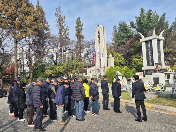 청소년 재능기부로 연평도 포격전 전사자 故문광욱 일병 생애 초상화(인생네컷) 제작전달(사진=전북서부보훈지청 제공)