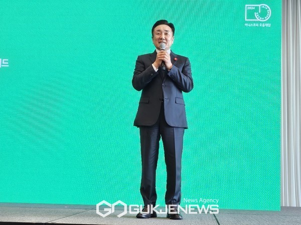 이날 양경호 제주도의회 의원이 축사를 통해 이니스프리 모음재단이 제주 지역을 위해 다양한 사회공헌사업을 하고 있다는 것에 존경과 감사의 마음을 전했다.[사진=문서현 기자]