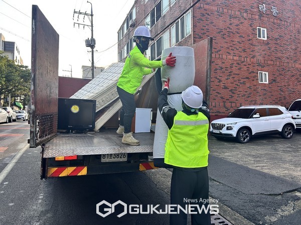 서귀포시가 사상 처음으로 대형폐기물 배출 세입 집계결과 5억원을 돌파했다. 이는  대형폐기물 무단 배출 감소에 따른 올바른 배출 증가와 대형폐기물 배출품목 확대에 기인한 것으로 자체 분석했다.[사진=서귀포시청]