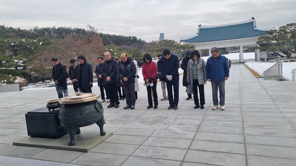 불교리더스포럼 환경분과위원회(회장 정연만, 간사 심무경) 서울국립현충원 참배.(국제뉴스=박종진 기자)