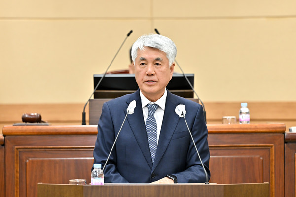 최승준 정선수는 2일 정선군의회 제302회 정선군의회 정례회 제2차 본회의 시정연설을 통해 2025년도 군민 행복을 위한 새로운 군정 비전을 발표했다.<사진제공=정선군>