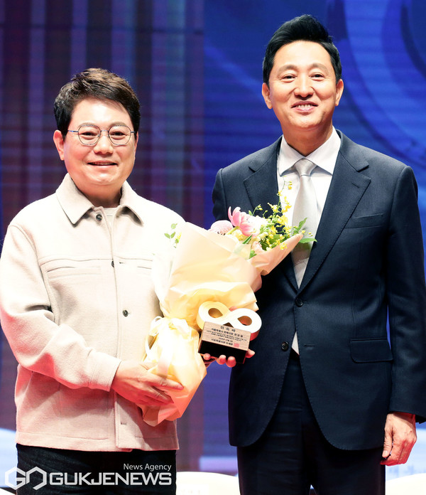 안전환경(안전,교통,환경) 명예시장 한문철(jtbc ‘한문철의 블랙박스 리뷰’ 진행자)과 오세훈 서울시장 (사진/이용우 기자)