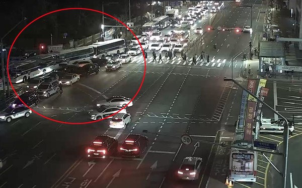 국회, 국회의사당 정문 폐쇄된 모습, 통제 (사진=서울교통정보CCTV)