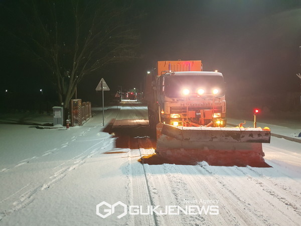 제설작업 진행 모습/예산군청 제공