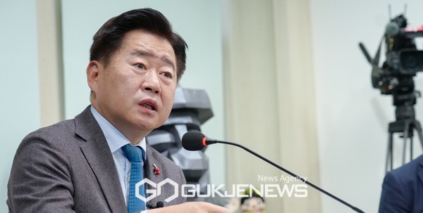 민선 8기 오영훈 도정에서 추진하고 있던 굵직한 사안들이 윤석열 대통령의 비상계엄으로 차질을 빚게됐다.[사진=제주도]