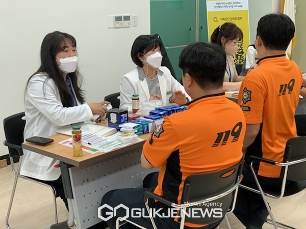 서귀포보건소가 지역사회 건강증진 및 흡연율 감소를 위해 학생, 직장인, 단체 등을 대상으로 “찾아가는 이동 금연 클리닉”을 상시 운영하고 있다.[사진=서귀포시청]