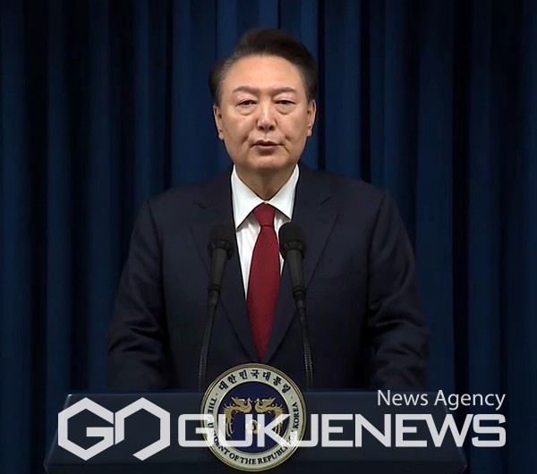 ▲윤석열 대통령은 7일 오전 용산 대통령실에서 12.3 비상 계엄 관련 대국민담화를 발표하고 있다./KTV