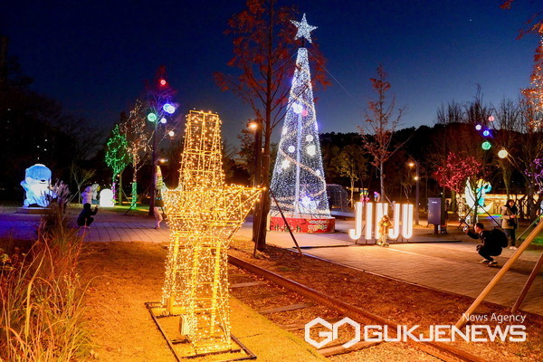 (사진제공=진주시)‘제9회 진주크리스마스트리 참빛문화축제
