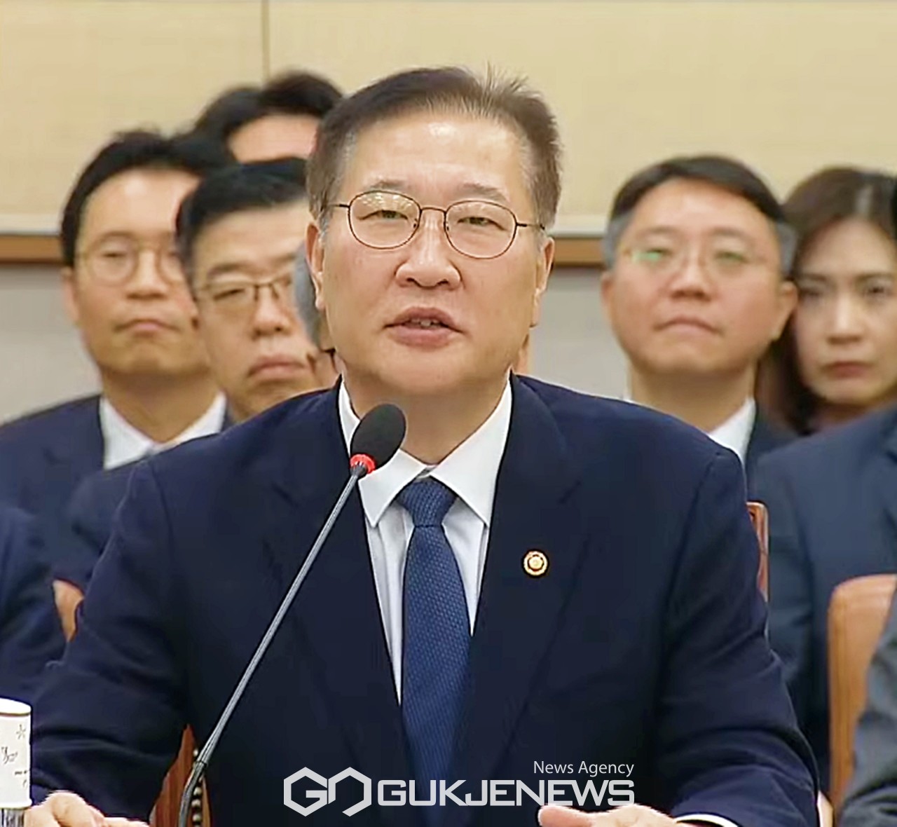 ▲박성재 법무부 장관은 11일 오전 국회 법제사법위원회 비상계엄 관련 현안질의에 증인으로 출석해 여야 의원의 질의에 답변하고 있다./사진=이용우 기자 