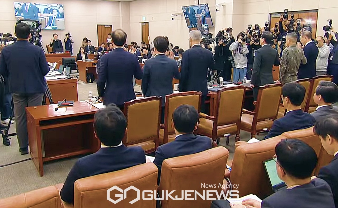 ▲박성재 법무부 장관, 오동운 공수처장, 천대엽 법원행정처장, 김선호 국방장관 직무대행 등은 11일 오전 국회 법제사법위원회 비상계엄 관련 현안질의에 증인으로 출석해 증인 선서를 하고 있다./사진=이용우 기자