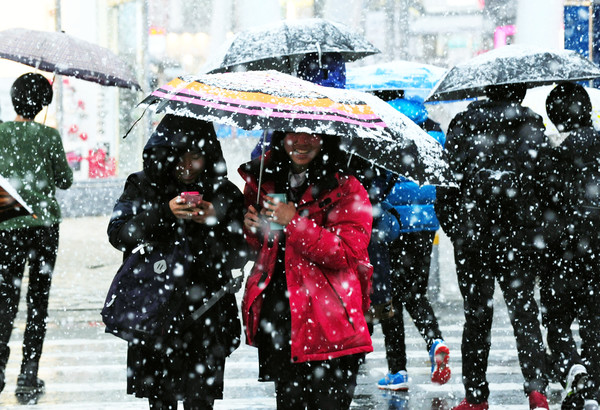 ​고드름, 강추위, 겨울날씨 (국제뉴스DB)강추위, 눈스케치 날씨 (국제뉴스DB)
