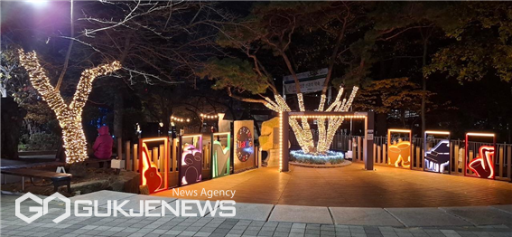 어린이대공원 만남의광장에  꿈과 빛이 있는 '꿈빛공원'이 펼쳐져 있다/제공=부산시설공단