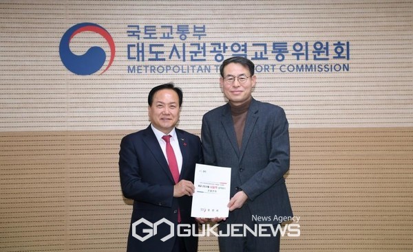 ▲ 이권재 오산시장, 대도시권광역교통위원회 방문 모습.[사진제공=오산시]