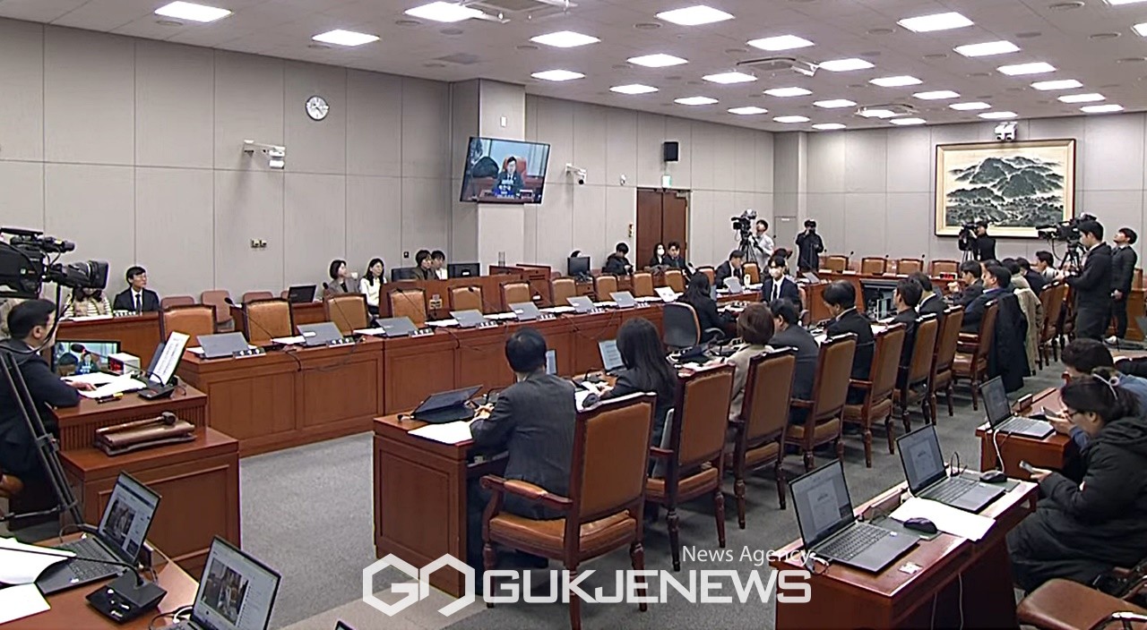 ▲19일 오전 국민의힘의 불참한 가운데 국회 운영위원회 전제회의가 열리고 있다./사진=이용우 기자