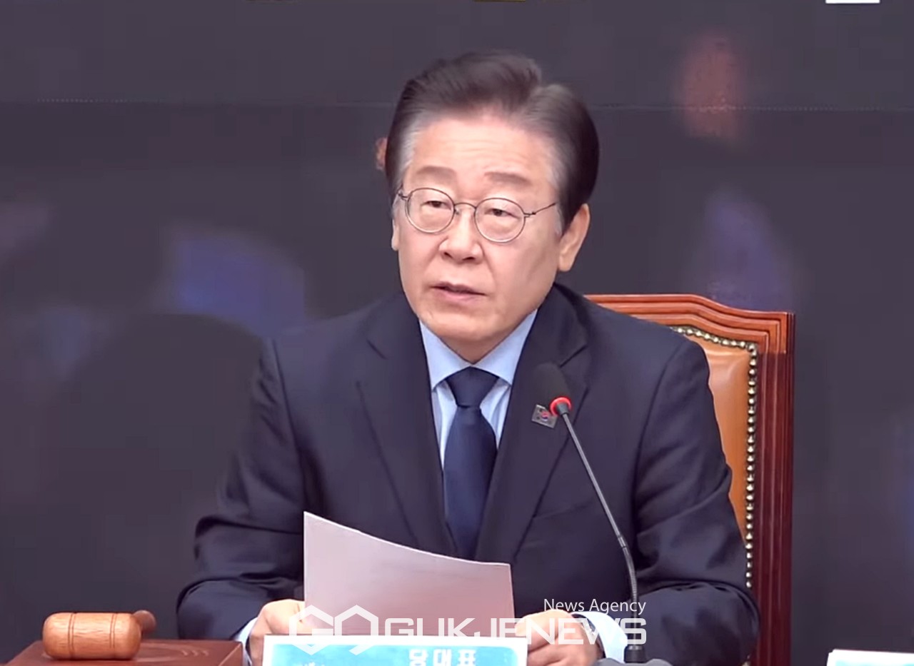 ▲이재명 더불어민주당 대표는 16일 오전 국회에서 최고위원회의를 주재하며 국정안정 협의체에 국민의힘 참여를 다시 한번 촉구하고 있다./사진=원명국 기자