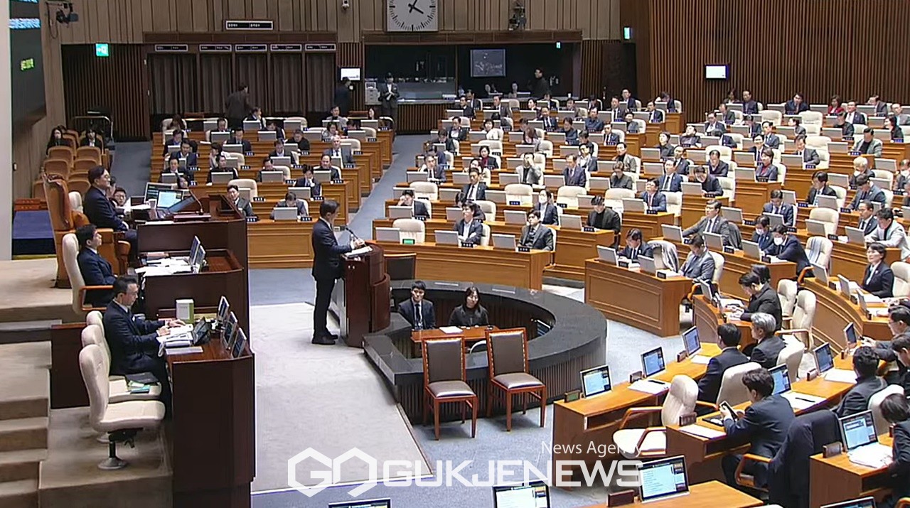 ▲26일 오후 국회는 본회의를 열어 지방세법 등 법률안 등을 의결하고 있다./사진=원명국 기자