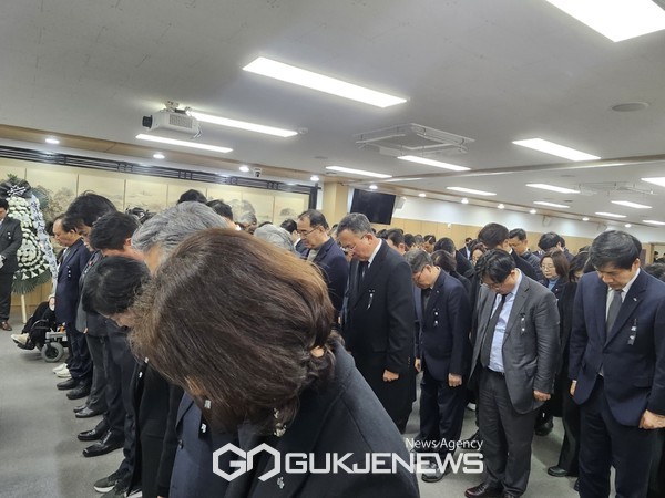  합동분향소 운영시간은 오전 8시부터 오후 10시까지이며, 새해 첫날인 1월 1일에도 정상 운영될 예정이다.[사진=문서현 기자]