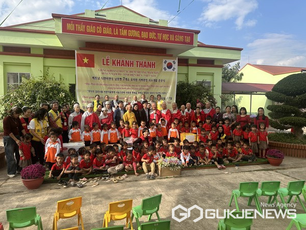 남포현 화반유치원 본교에서 베트남 디엔비엔성 지역 7개소 유치원의 지하관정 식수개발 준공식이 열렸다. / 사진 = 김영재 기자