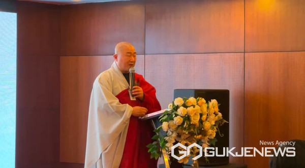 사단법인 붓다 이사장이자 전북특자도 태고종 종무원장 진성스님이 만찬회에서 인사말을 전하고 있다. / 사진 = 김영재 기자