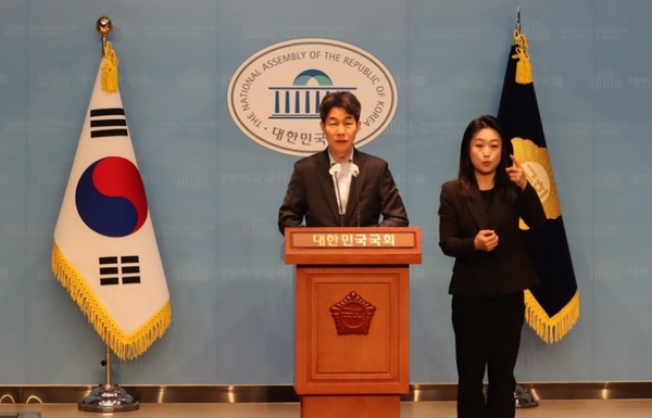 윤건영 더불어민주당 의원 / 윤건영 의원 인스타그램