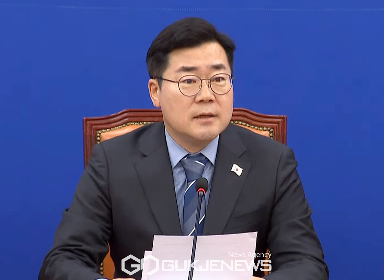 ▲박찬대 더불어민주당 원내대표는 14일 오전 국회에서 열린 원내대책회의에 참석해 윤석열 체포영장 집행 과정에서 불미스러운 일이 생긴다면 모든 책임은 최상목 대통령 권한대행이 져야 한다고 말하고 있다./사진=원명국 기자