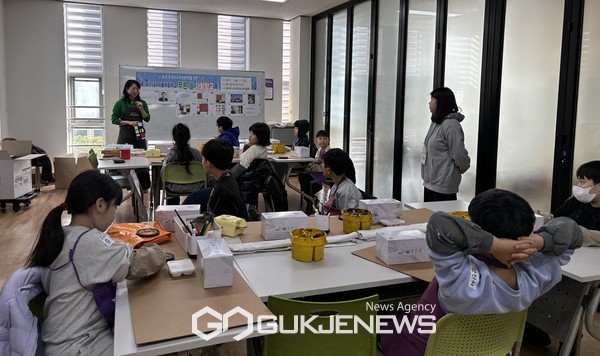 제주시교육지원청(교육장 강승민) 특수교육지원센터는 오는 24일까지 제35회 겨울 계절학교푸른 솔 사랑학교를 2주 동안 오전 10시부터 12시까지 관내 유·초·중학교 특수교육대상학생 100명을 대상으로 운영한다.[사진=제주시교육지원청]