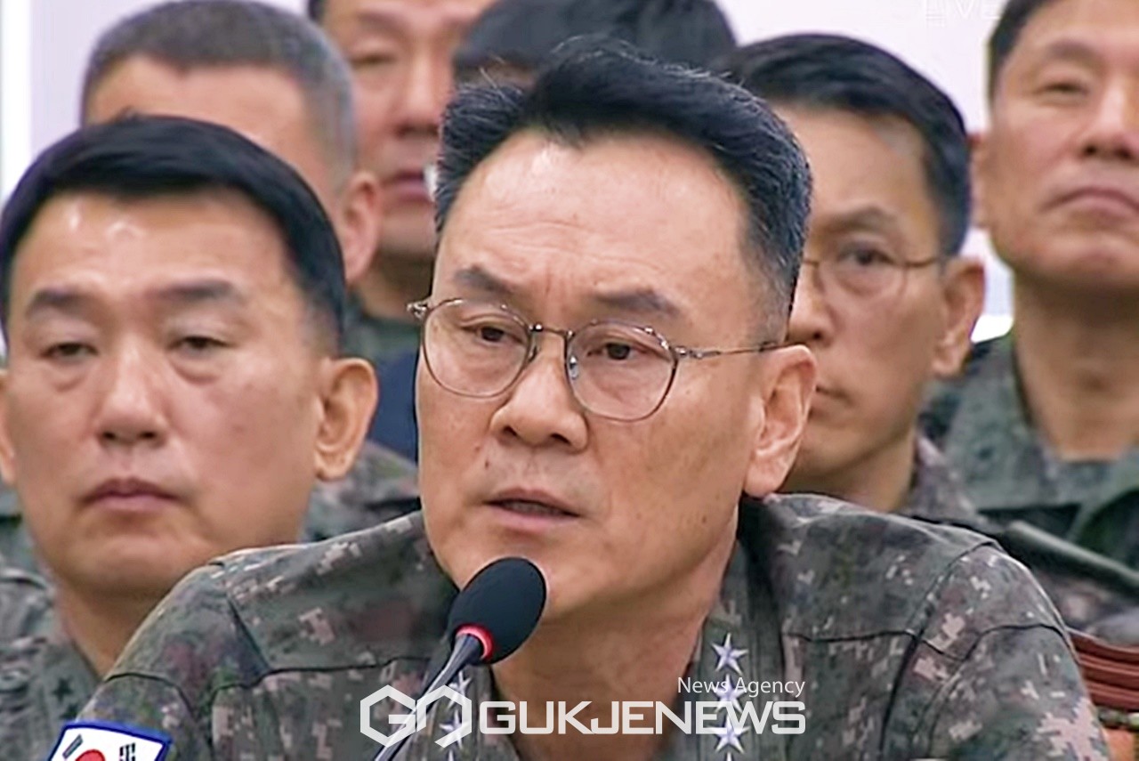 ▲김명수 합동참모본부 합동참모의장은 14일 윤석열 대통령의 내란 혐의 진상규명을 위한 국회 국정조사특별위원회 기관보고에서 여야 의원들의 질문에 답변하고 있다./사진=원명국 기자