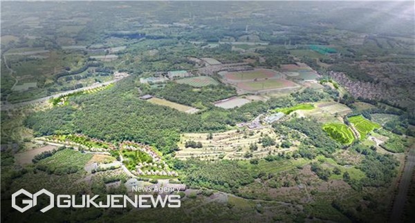 현재 거점도시숲은 서쪽은 금능대정농공단지, 남쪽은 강창학공원, 강정제일푸른꿈 공원, 그리고 북쪽에는 회천~신천도로, 서부공원 등이다.[사진=강창학 공원]