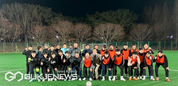 하윤수 전 부산시 교육감이 제2대 만사소년 FC 단장으로 추대됐다/제공=독자