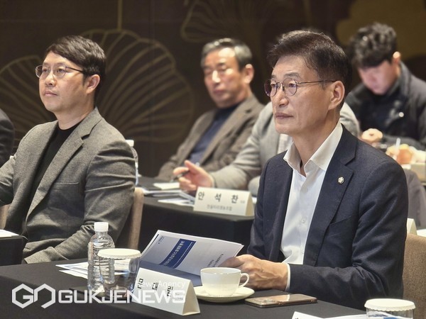 국회 농림축산식품해양수산위원회 문대림 의원(더불어민주당·제주시갑)은 지난 20일(월), 기후정책 싱크탱크인 ‘기후솔루션’, 인하대학교 산학협력단과 함께 ‘축산분야 온실가스 감축 정책 세미나’를 공동주최했다.[사진=문대림 의원실]