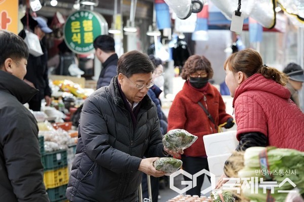 ▲신상진 성남시장, 설 맞이 전통시장 방문하여 상인 격려 (사진=성남시)