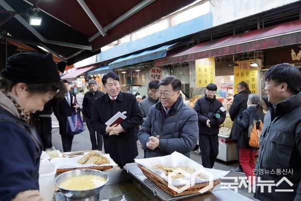 ▲신상진 성남시장, 설 맞이 전통시장 방문하여 상인 격려 (사진=성남시)