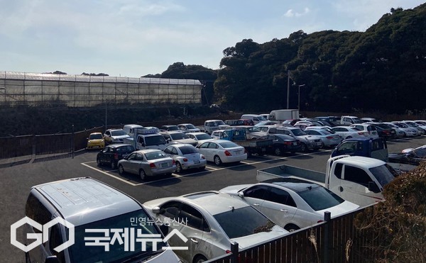 서귀포시가 도로·사유지·공영주차장에 방치되어 도심 미관 훼손과 시민 통행 불편을 초래하는 무단방치 자동차를 일제 정리에 나선다.[사진=서귀포시청]