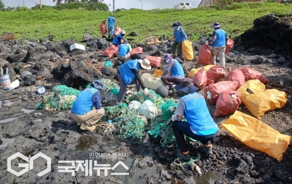 서귀포시가 해양쓰레기의 상시 수거·처리 업무를 위한 2025년 바다환경지킴이 115명을 채용한다.[사진=서귀포시]