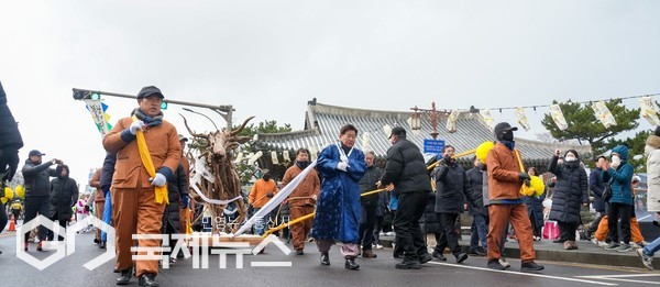 제주를 대표하는 전통문화축제인 탐라국 입춘굿 행사가 궂은 날씨에도 도민과 관광객들에게 큰 호응을 받으며 성황리 폐막했다.[사진=제주도]