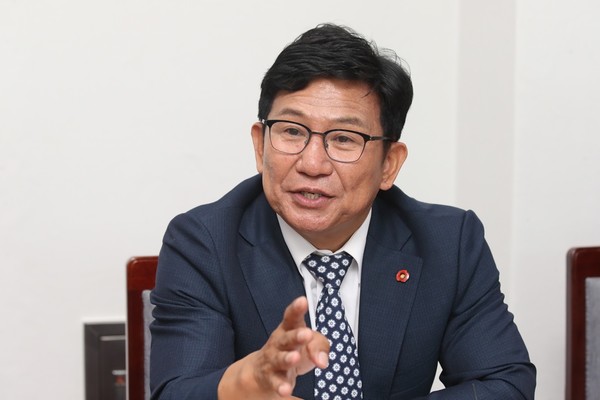 제주도의회 더불어민주당 김경학 의원(구좌읍·우도면선거구)은 제435회 임시회에 '제주도교육청 특수학급 설치 및 지원에 관한 조례안'을 입법예고한다.[사진=제주도의회]