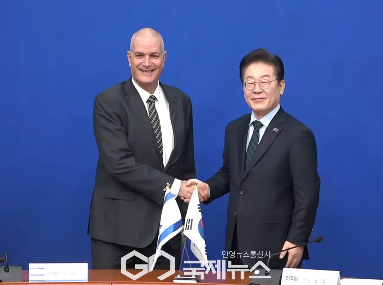 ▲이재명 더불어민주당 대표는 13일 국회에서 라파엘 하르페즈 주한이스라엘대사를 접견하고 있다./사진=원명국 기자